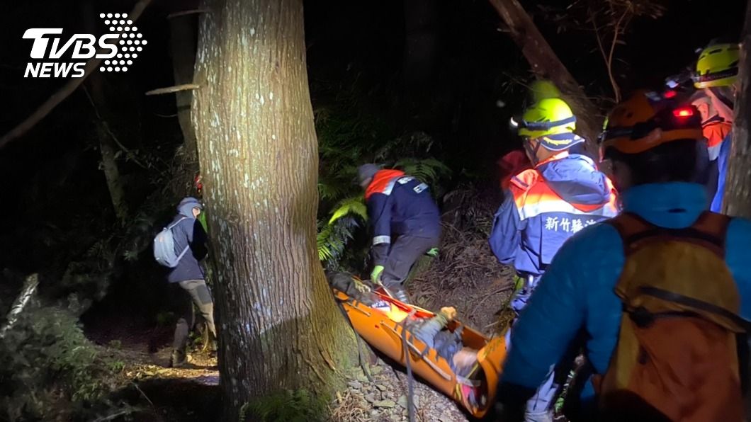 7旬婦失足滑落100公尺山谷 緊急送醫搶救