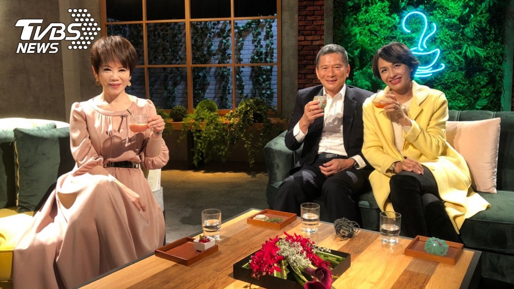 邱議瑩和李永得這對政界夫妻檔,近日一起接受陳雅琳專訪。(圖/壹電視提供)