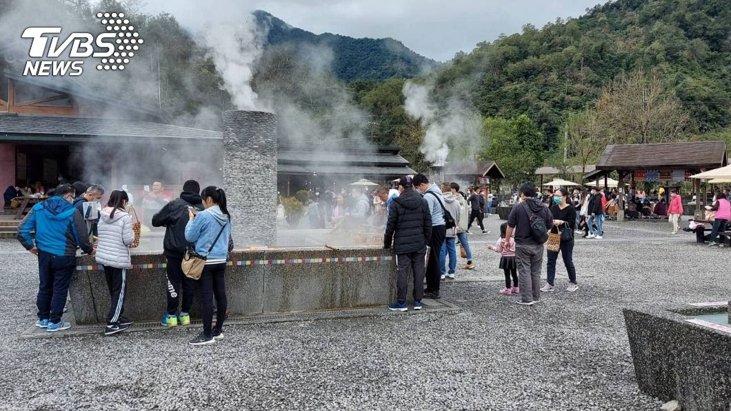 元旦連假最末天!清水地熱湧人潮 停車場啟動總量管制