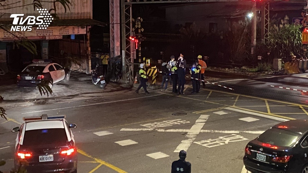 行人闖鐵軌遭撞飛慘死 台鐵內壢=桃園雙線中斷