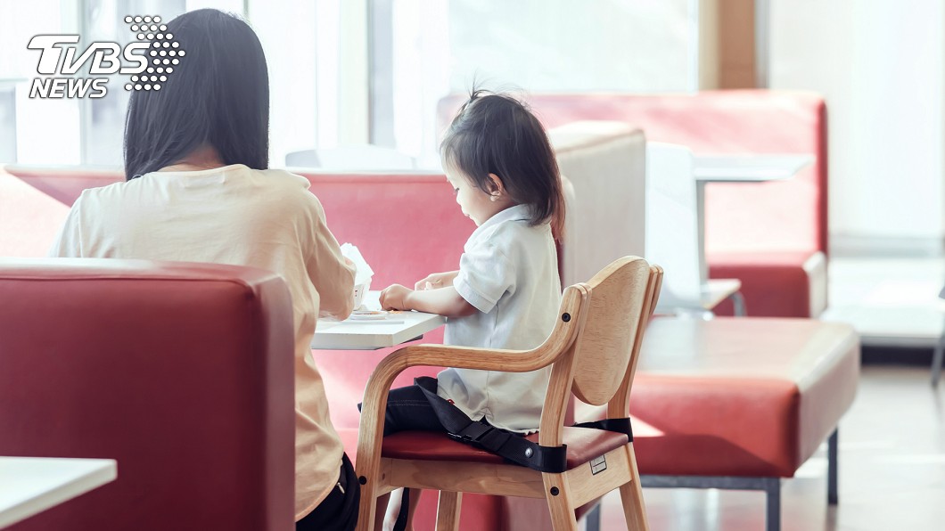 家長任「孩餐廳尖叫」比大聲 店員勸阻遭吼:不然你來教