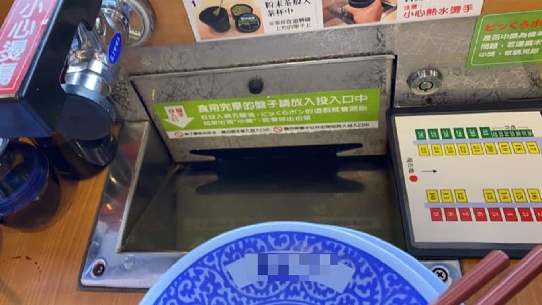 吃壽司手機掉進洞 「回收道畫面」意外曝:根本雲霄飛車