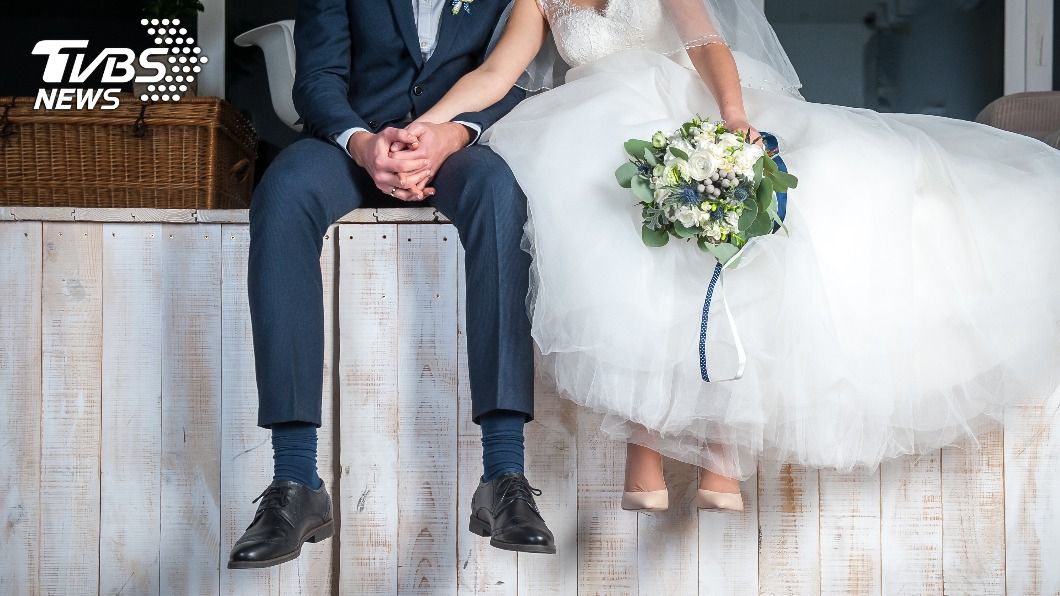 人妻甜曝婚紗照 陌生女回「他娶了我姊」揭雙面夫真相