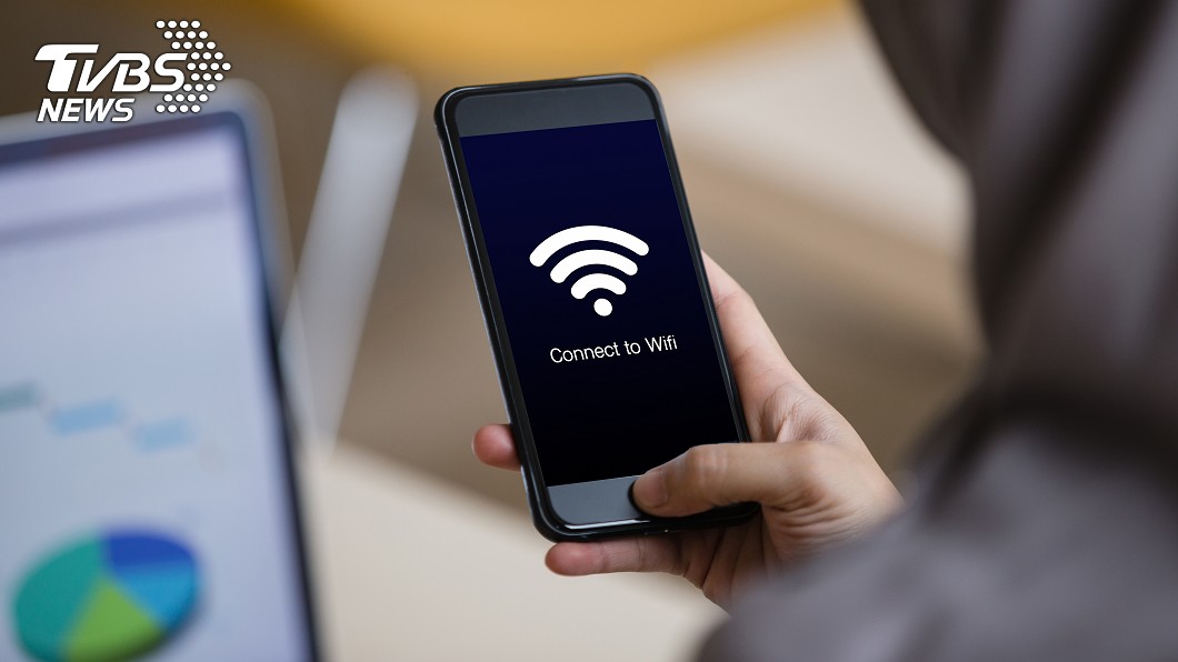 出差回家連不上Wi-Fi 男一看「關鍵5字」頭頂秒綠