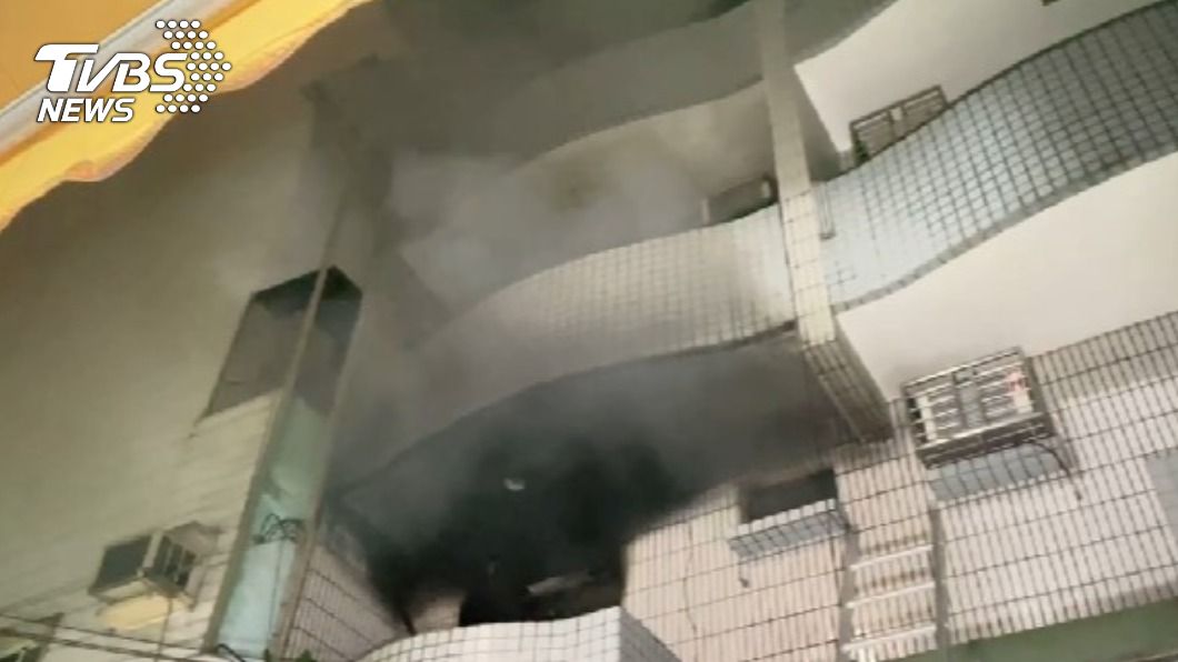 女子為逃生從高樓跳下。(圖/TVBS)