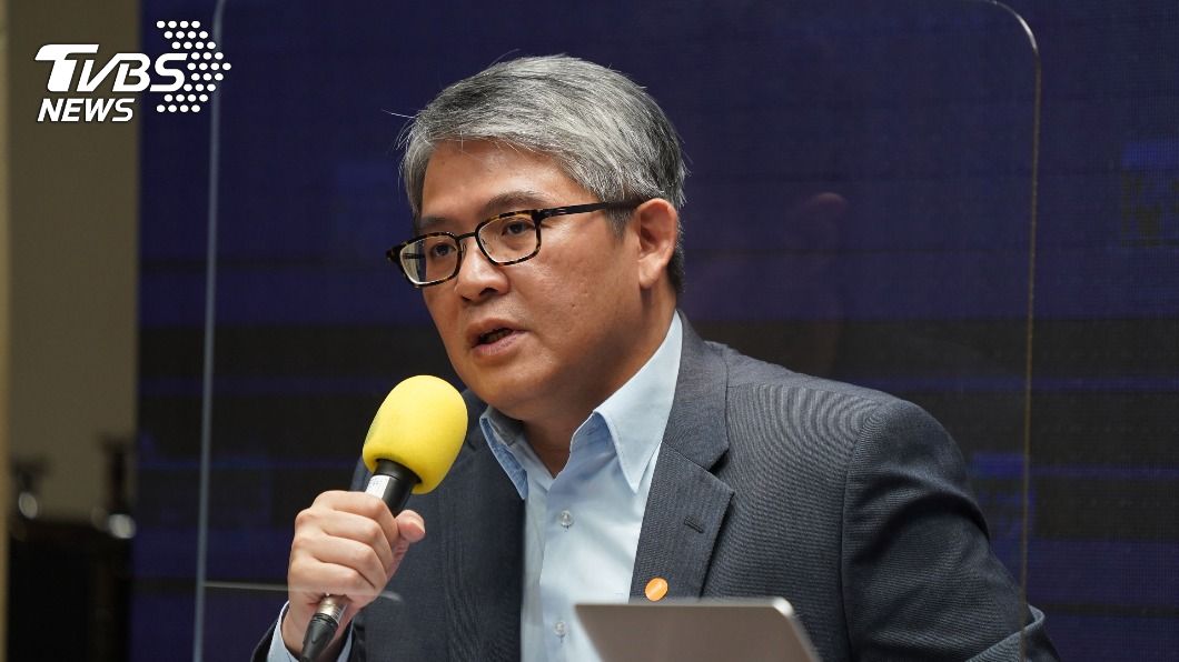 批邱顯智「時代蟑螂」惹議　花敬群深夜道歉