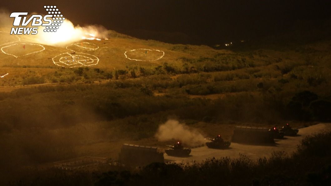 年節將屆加強防衛 國軍屏東夜間射擊實彈測考