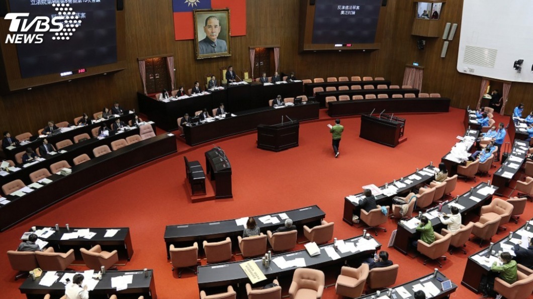 萊豬爭議 北市議會通過藍營釋憲提案綠營抗議