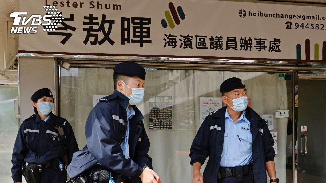 涉顛覆國家政權被補 港53名泛民人士遭通宵扣查