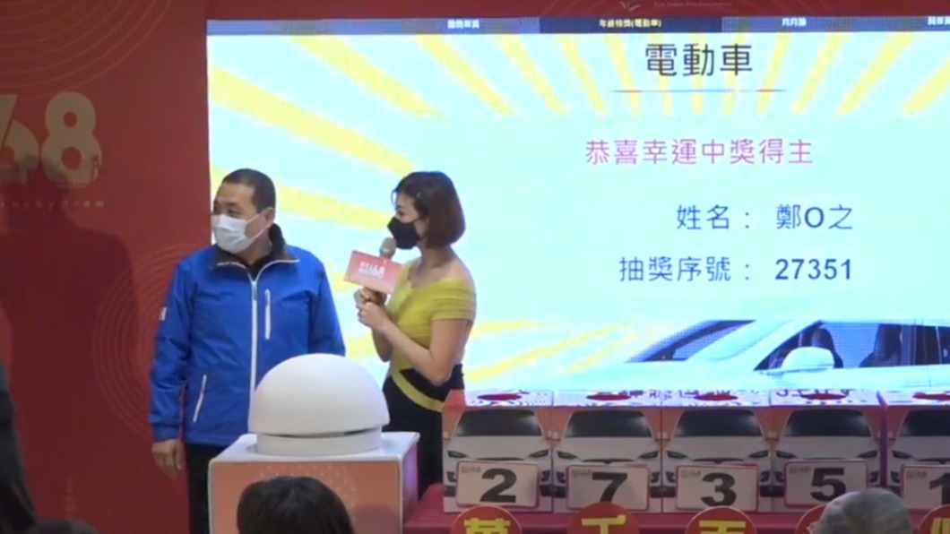 爸媽樂翻!女童原「想要平板」 僅花3千元抽中特斯拉