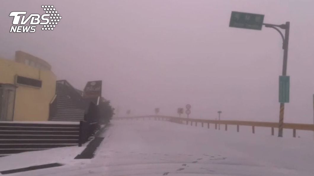 合歡山也降入冬初雪 銀白世界美不勝收