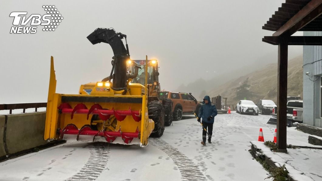 合歡山打滑、拋錨事故頻傳　上山追雪務必加掛雪鏈