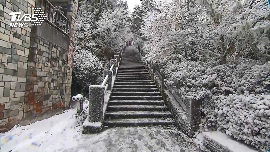 超美!太平山積雪最深5公分 化身銀白世界