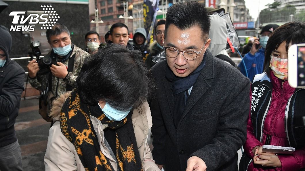 江啟臣冒低溫上街邀民連署食安公投 盼衝破50萬份