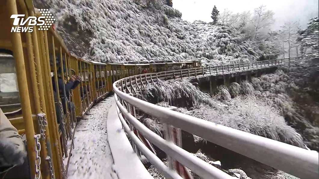 3名同事以「上山追雪」為由臨時請假。（示意圖／TVBS）