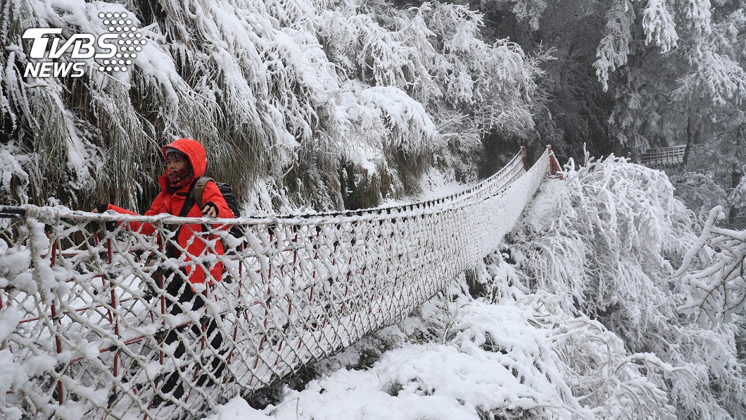 太平山積雪「逾10公分」 明中午12點後禁止入園
