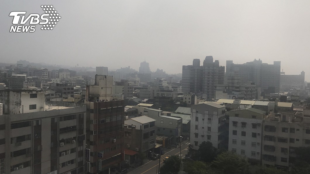 擴散條件差 高屏空品10日「亮橘燈」敏感群少外出