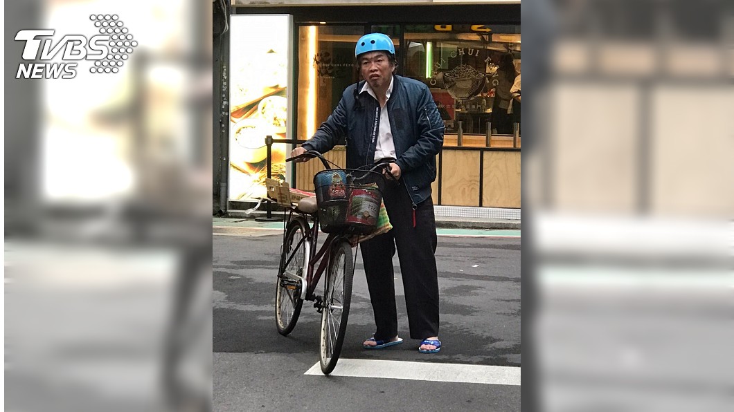 康康神模仿「菜市場版康康」。(圖/亞歷安傳播工作室提供)