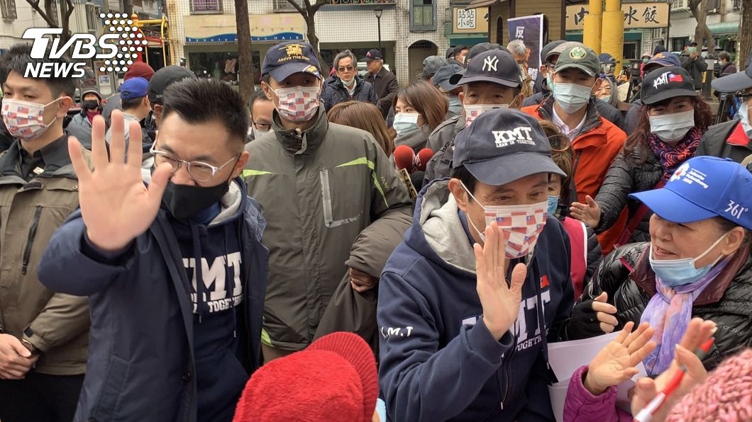 親赴桃園推「反萊豬」公投連署 馬、江盼民眾支持