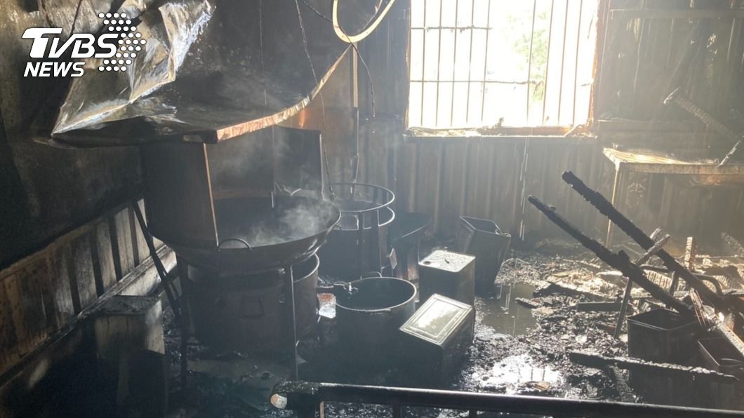 台中火鍋店煮食引油鍋起火 婦人手腳灼傷送醫