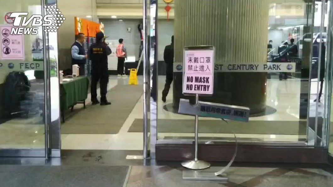 驚！新北中和一大樓「疑有爆裂物」　防爆小組急到場