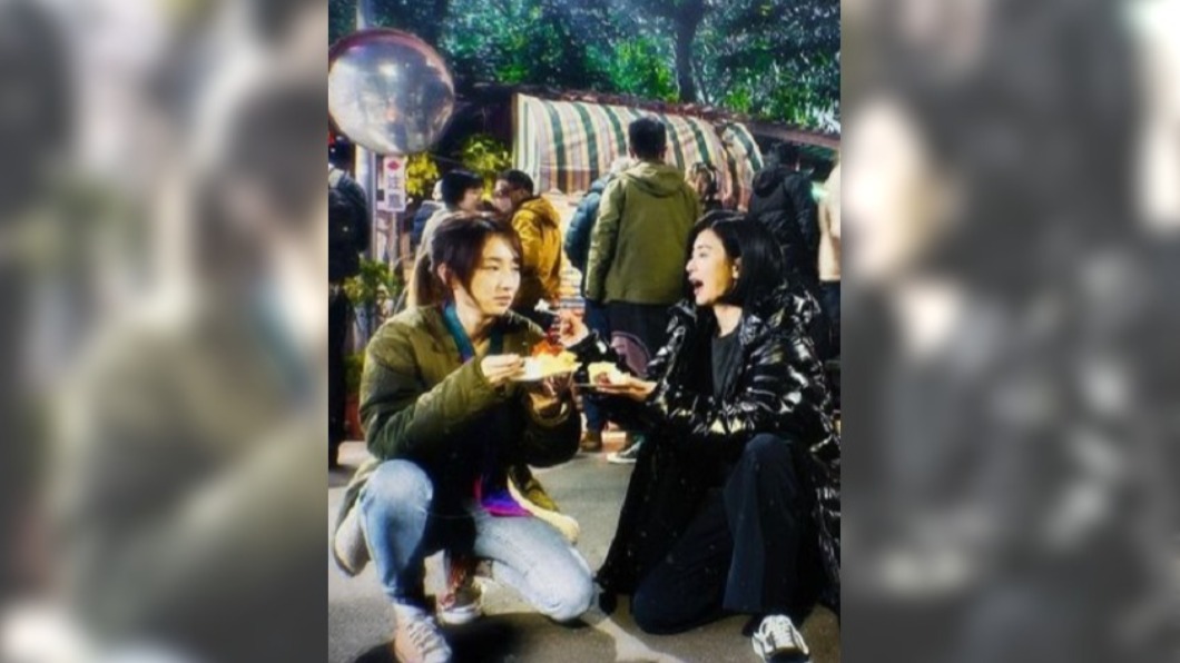賈靜雯為柯佳嬿慶祝36歲生日。(圖/翻攝自柯佳嬿臉書)