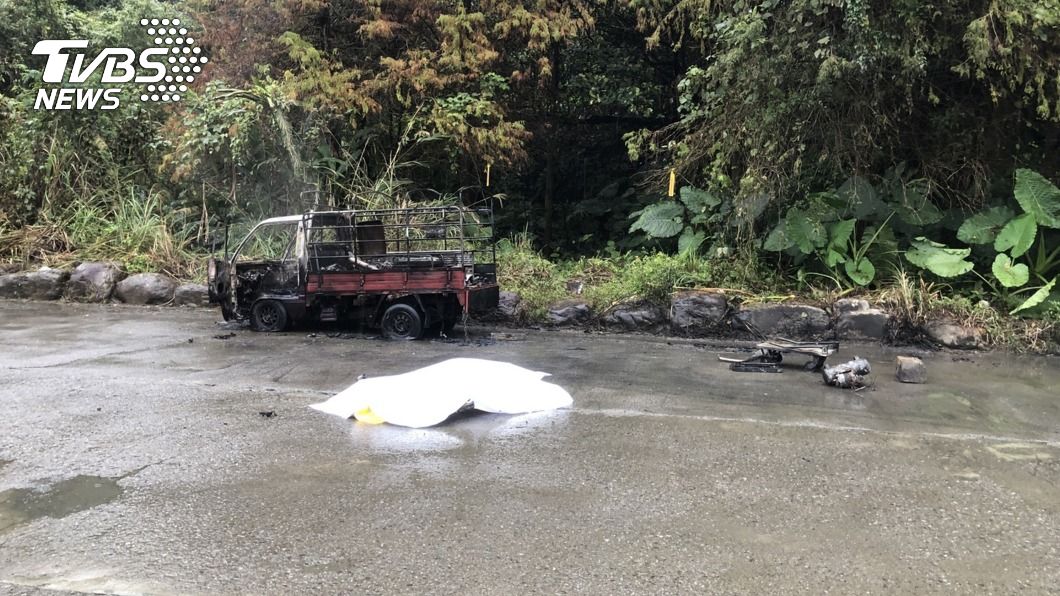 宜蘭縣員山火燒車 男倒臥一旁成焦屍