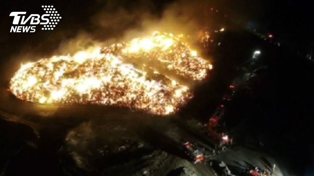 燒掉「1個足球場」! 台南掩埋場遭祝融漏夜灌救