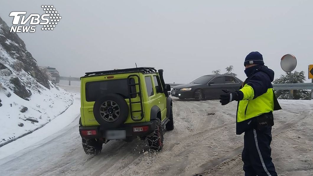 民眾上合歡山追雪 注意道路夜間封閉