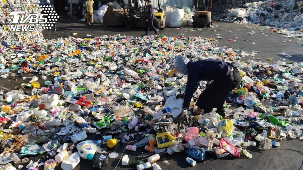 輸送帶扯斷工人手臂!台南回收廠「垃圾堆」尋獲斷肢