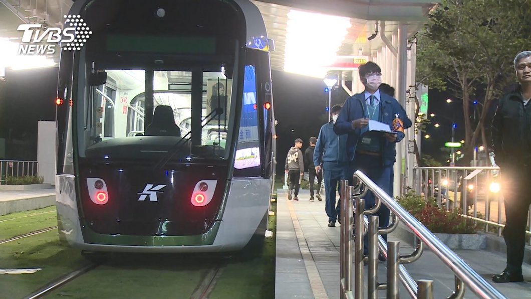 大南環段輕軌通車29hr挨撞　機車3貼闖紅燈