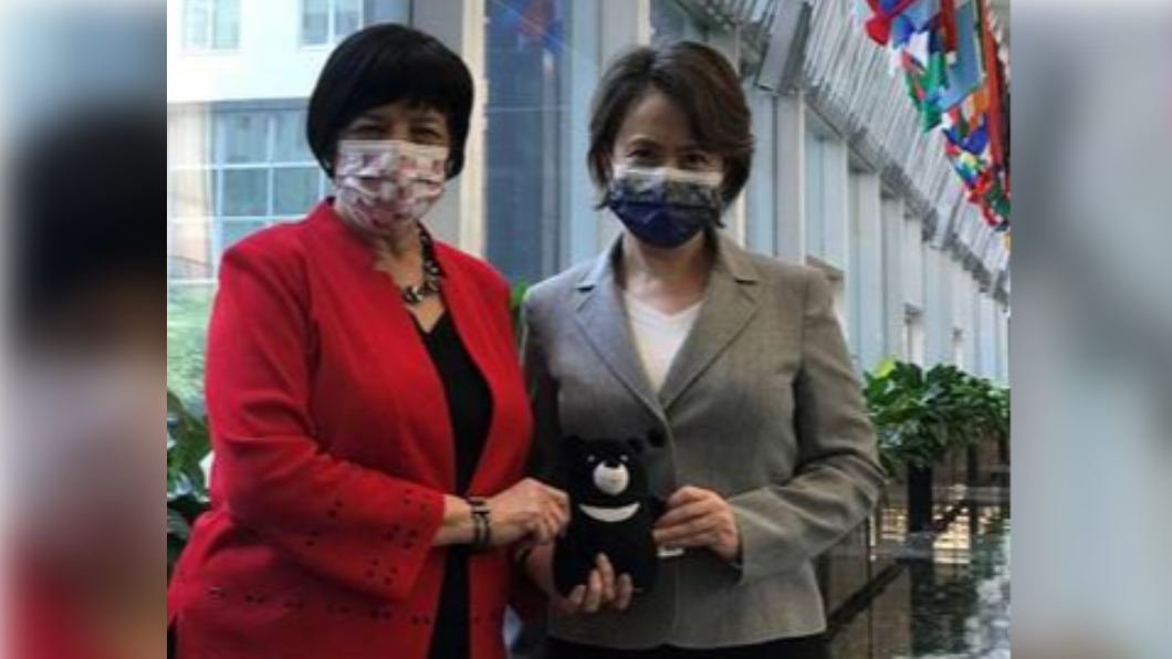 台灣黑熊布偶同框湊熱鬧 美國務院官員晤蕭美琴