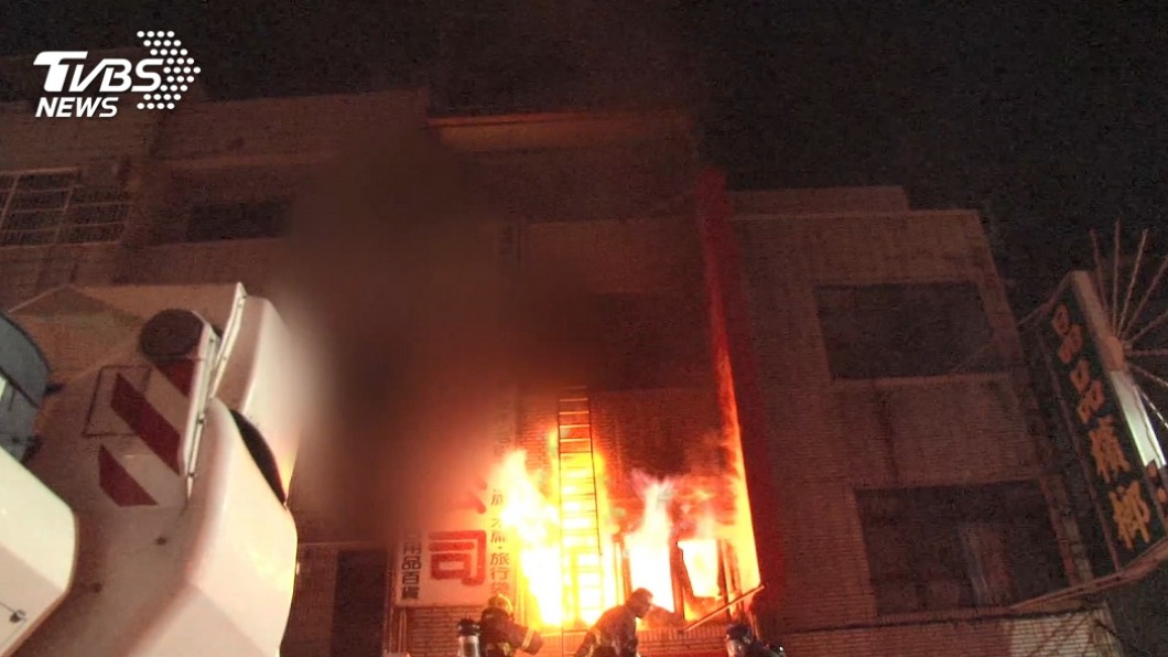 鳳山透天厝惡火 女嬰搶救無效祖孫三代4死
