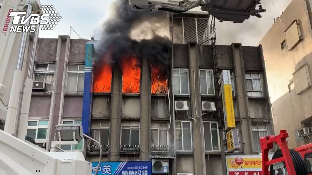花蓮市鄰近金三角商圈民宅失火。（圖／中央社）