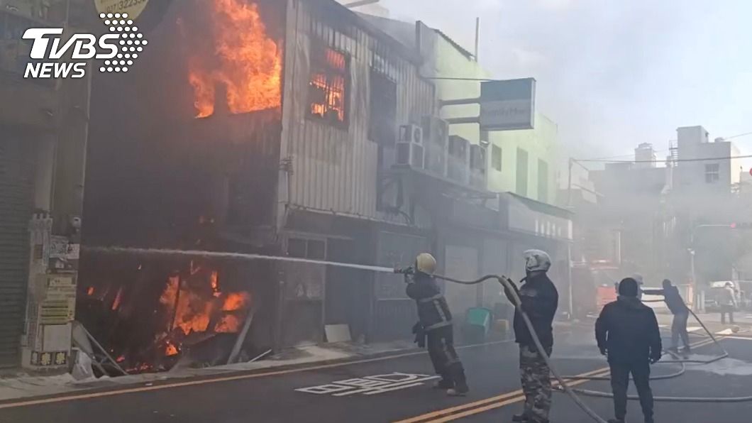 苗栗市鐵皮屋火警　退休消防員熱心助架梯救人