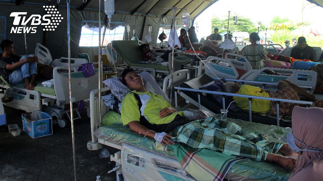 印尼強震增至77死　雨季大豪雨阻礙搜救