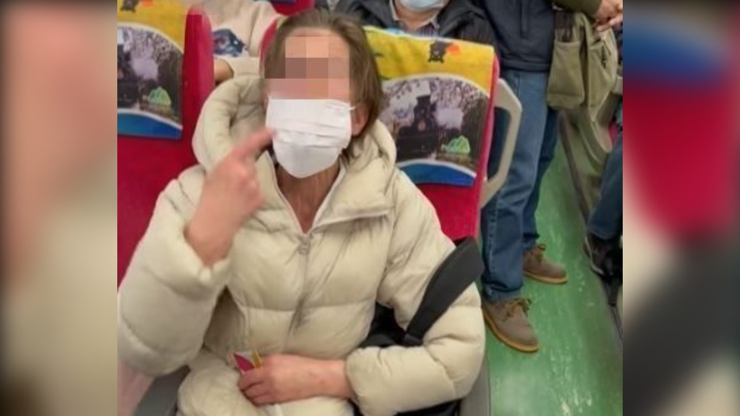 外籍女拒戴口罩飆髒話 他轟:別把台人當塑膠!