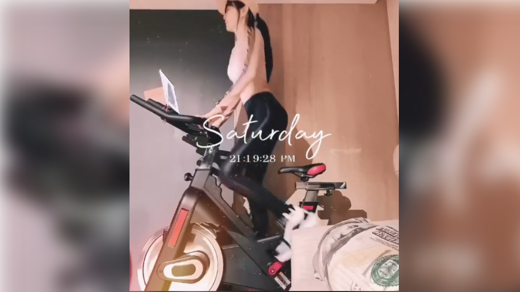 謝金燕每天都會踩飛輪。(圖/翻攝自jeanniehsieh___bbb IG)