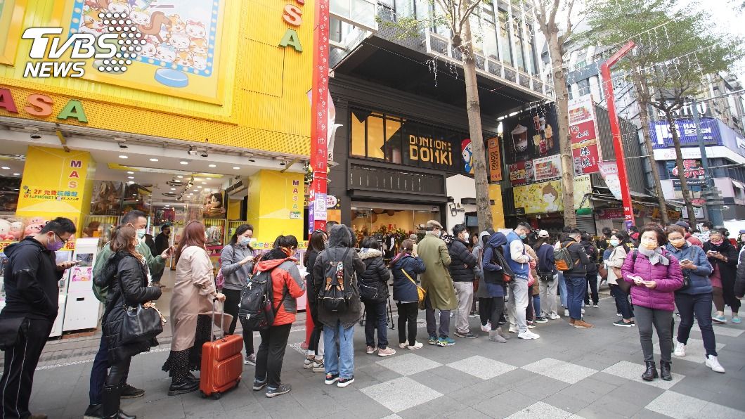 唐吉訶德台灣首店開幕　哈日族清晨排4小時搶入場