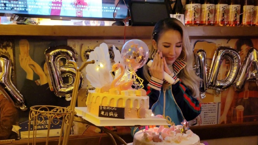 李玟慶祝46歲生日,卻沒有老公相伴。(圖/翻攝自李玟微博)