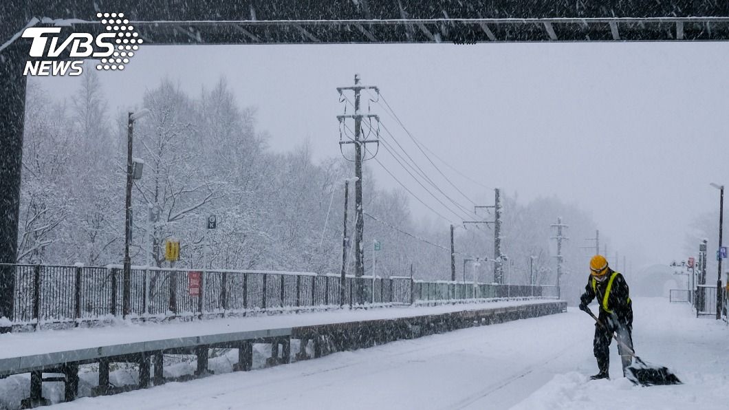 大雪加強風！北日本各地「雪茫」　車禍頻傳