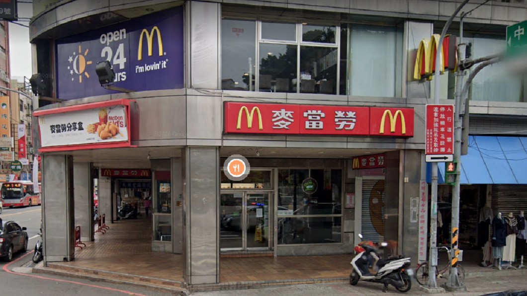 案865曾到三民路上的麥當勞。（圖／翻攝自Google Map）