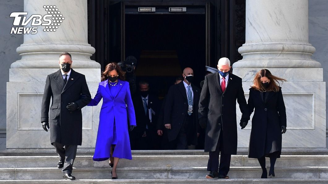 彭斯出席拜登就職典禮 為繼任者賀錦麗鼓掌