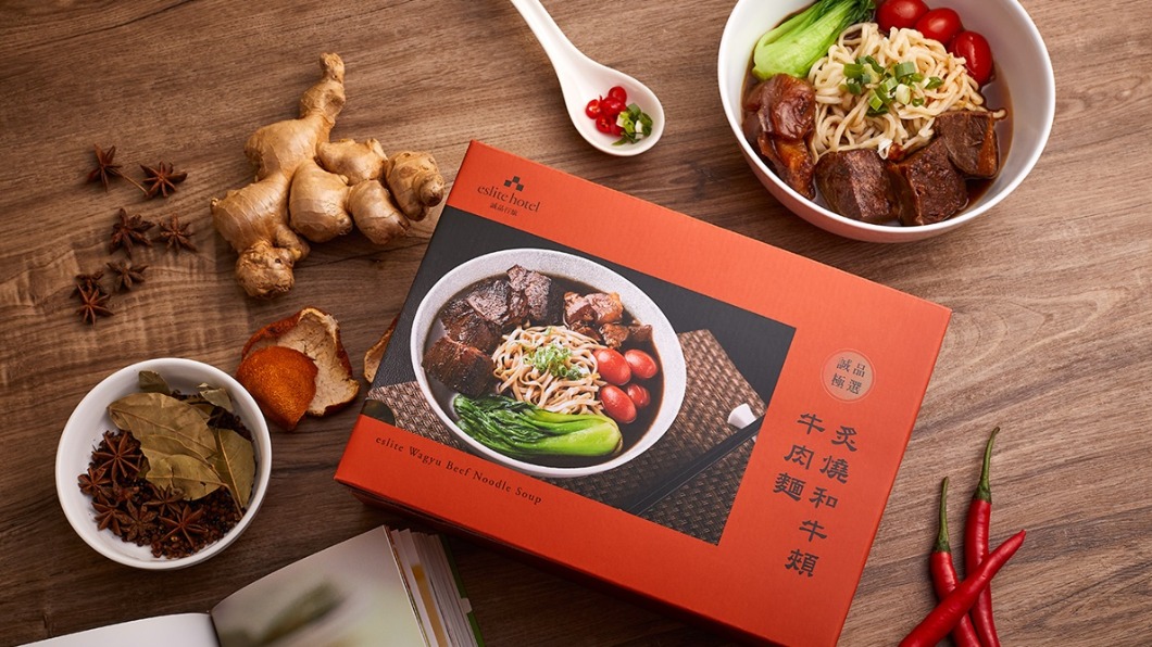 誠品行旅首度將館內一樓無國界料理餐廳的人氣料理「炙燒和牛頰牛肉麵」升級外帶常溫禮盒。(圖/翻攝自誠品行旅官網)