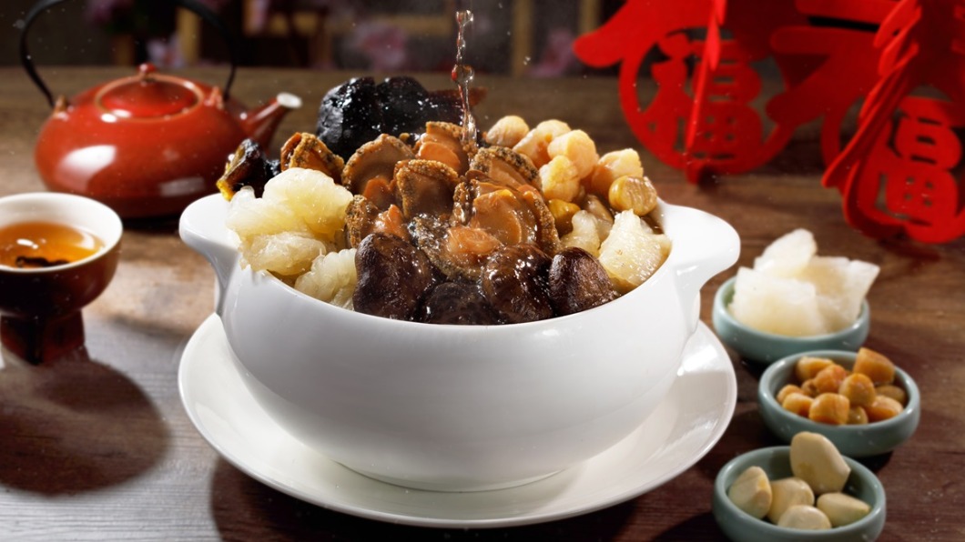 台北新板希爾頓酒店推出超特別的廣式「海味佛跳牆」。(圖/翻攝自台北新板希爾頓酒店官網)
