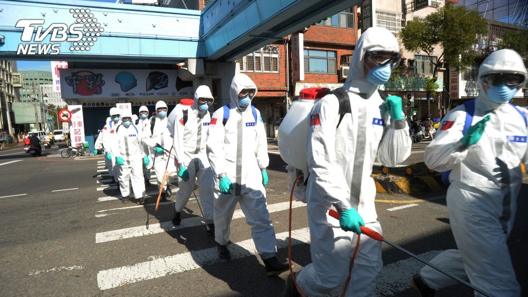 禁絕社區感染 化學兵以桃園醫院為中心向外消毒