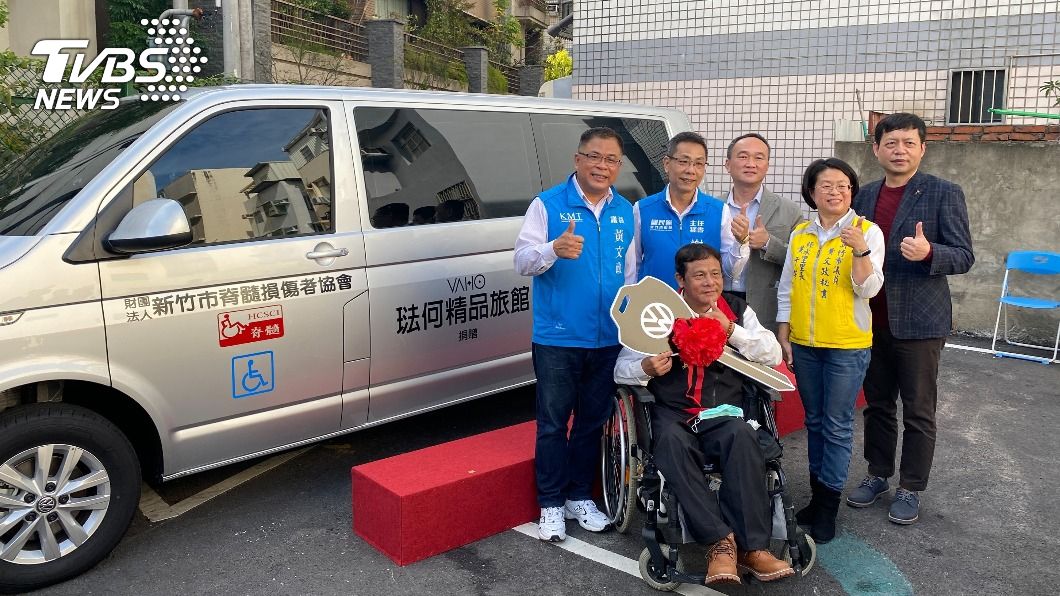 脊髓損傷協會復康巴士老舊漏水 旅館業暖心贈新車