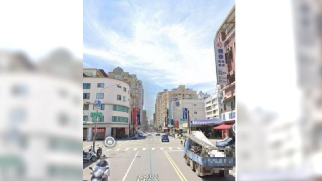 網友紛紛回應後面駕駛未保持距離才是問題。(圖/翻攝自爆怨公社)