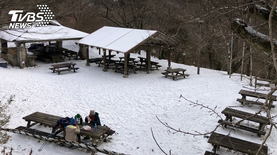 大阪東南金剛山成銀白世界 冬季爬山玩雪秘境