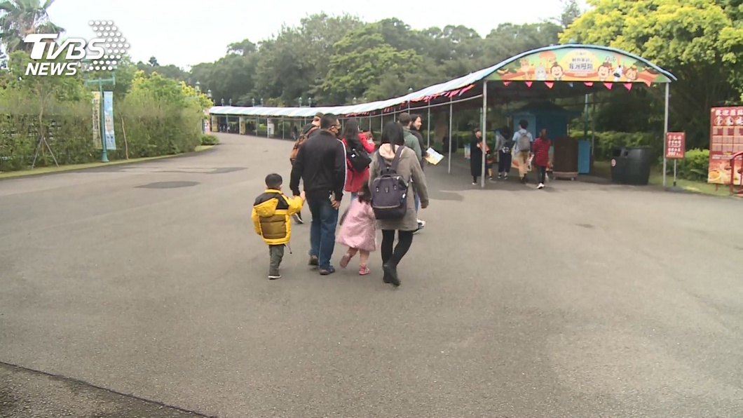 春節期間各大樂園管制人流。（圖／TVBS資料畫面）